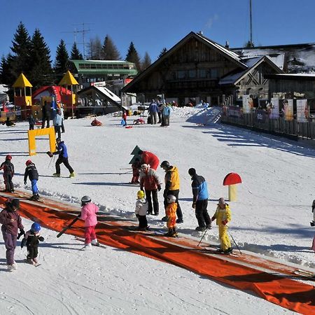 Holiday Home Cumar 체르크노 외부 사진