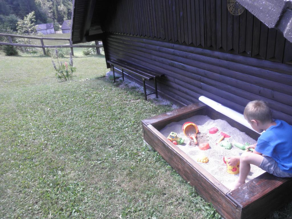 Holiday Home Cumar 체르크노 외부 사진
